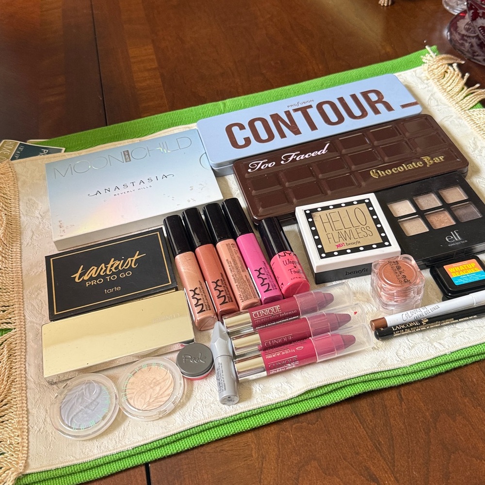 Cosmetic Makeup pallets lip products glosses mixed lot of 23 pcs various brands - Picture 13 of 16